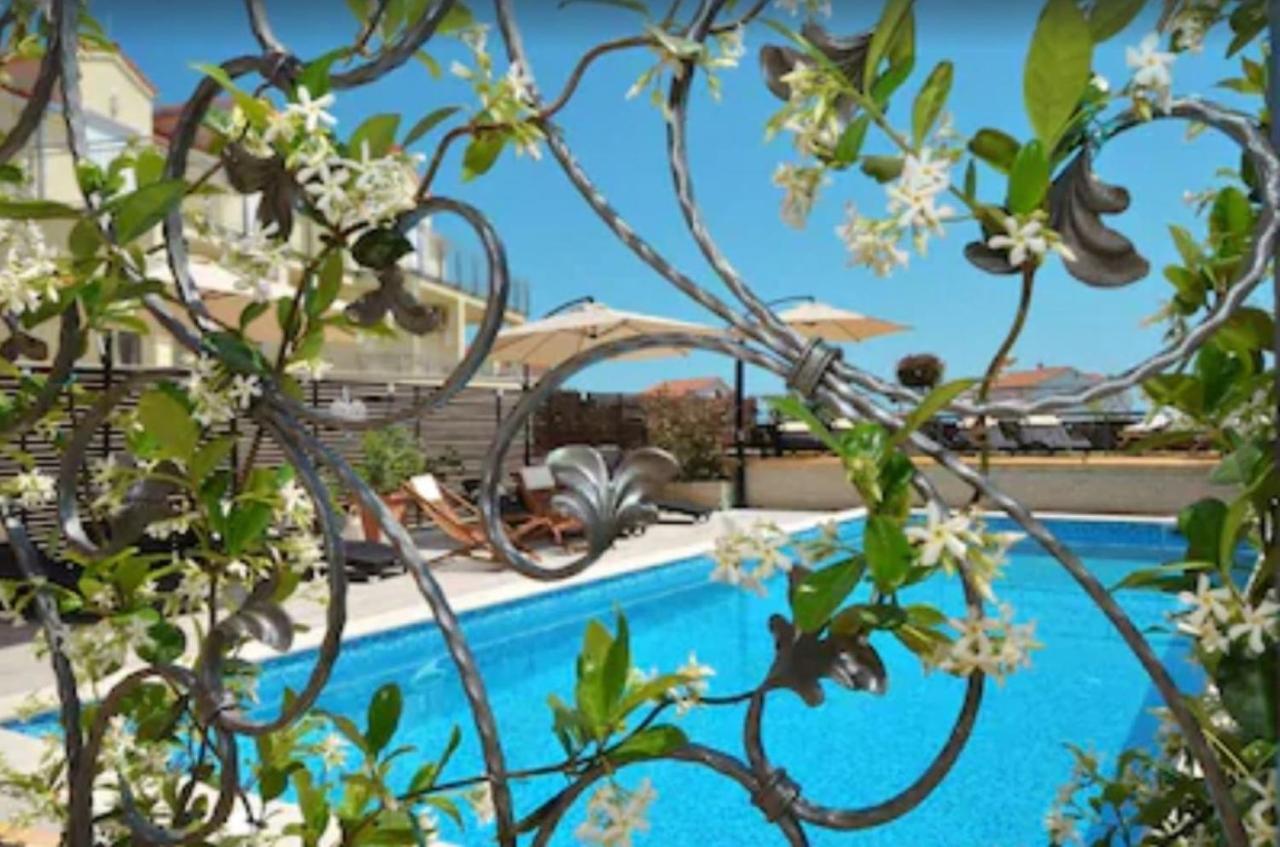 Apartments Villa Golden View 特罗吉尔 外观 照片