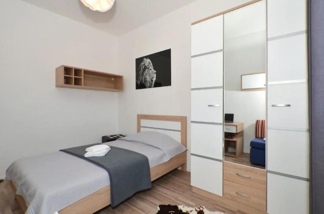 Apartments Villa Golden View 特罗吉尔 外观 照片